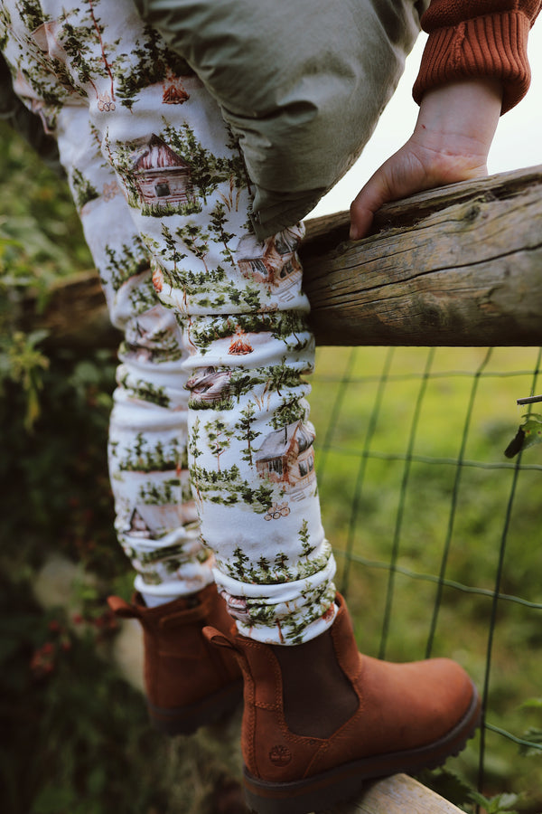 Cabin Campfire Slim Leggings