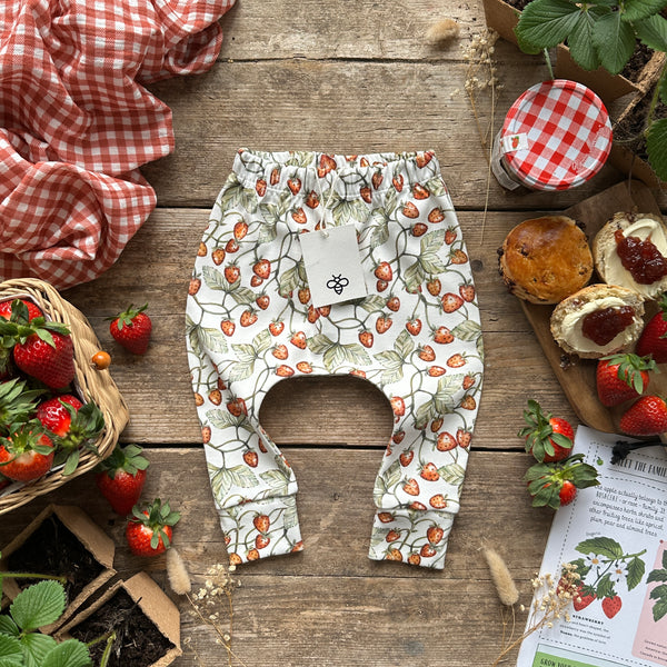 Strawberries PERFECTLY IMPERFECT | Leggings | Print Name