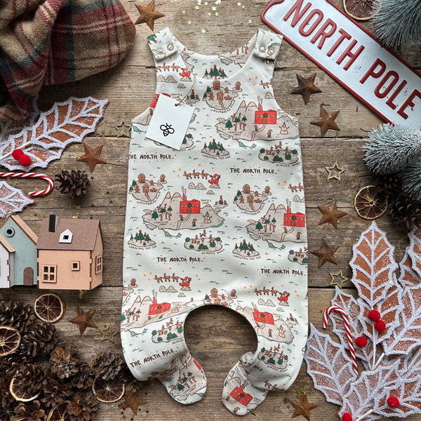 https://www.lovebeebaby.com/cdn/shop/files/lovebee-club-the-north-pole-printed-footed-romper_600x.jpg?v=1696583481